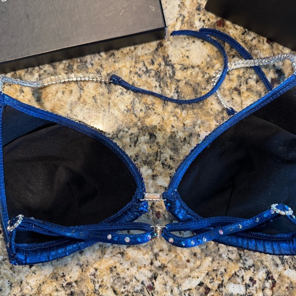 Competition Bikini - Picture 2 of 8